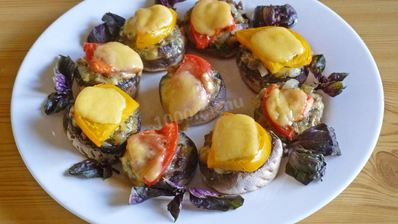 грибы с сыром и помидорами в духовке