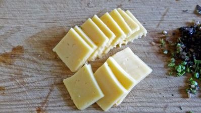 грибы с сыром и помидорами в духовке