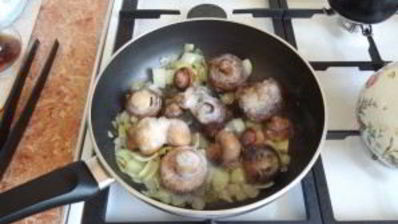 грибы, тушенные со сливками