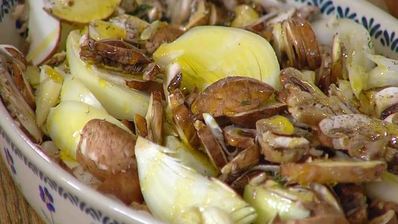 грибы, запеченные в красном вине