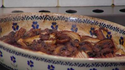 грибы, запеченные в красном вине