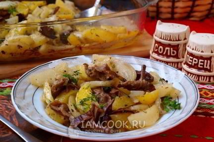 Лисички с картошкой в духовке