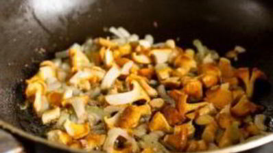 лисички, жареные с яйцом