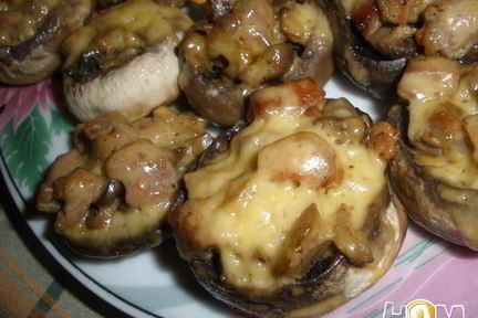 Шампиньоны фаршированные курицей