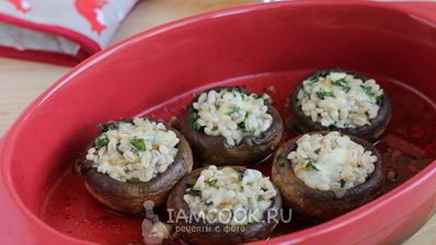 шампиньоны, фаршированные перловкой