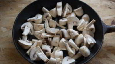 шампиньоны с чесноком и зеленью