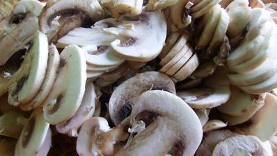 шампиньоны с грецкими орехами