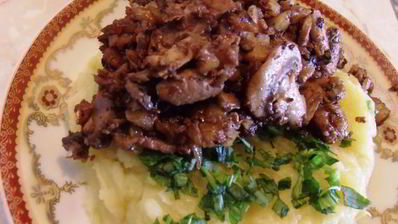 шампиньоны с грецкими орехами