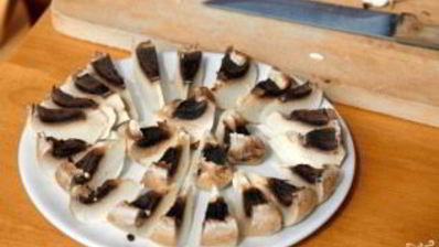 шампиньоны с красной икрой