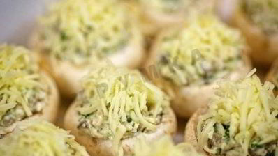 шампиньоны с курицей и сыром