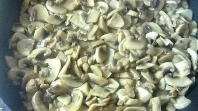 шампиньоны в вине и сливках