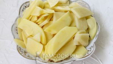 жареные грибы с картошкой на сковороде