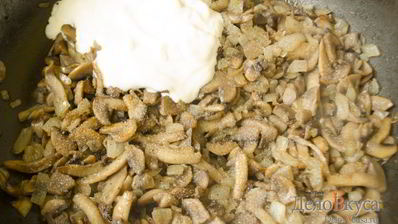 жареные шампиньоны со сметаной