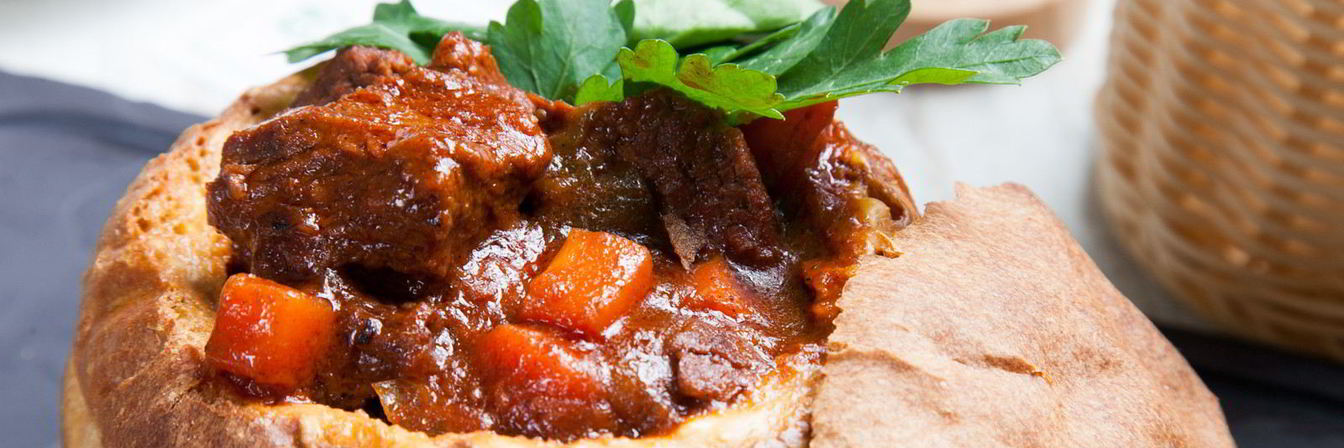 Гуляш из говядины со сладким перцем