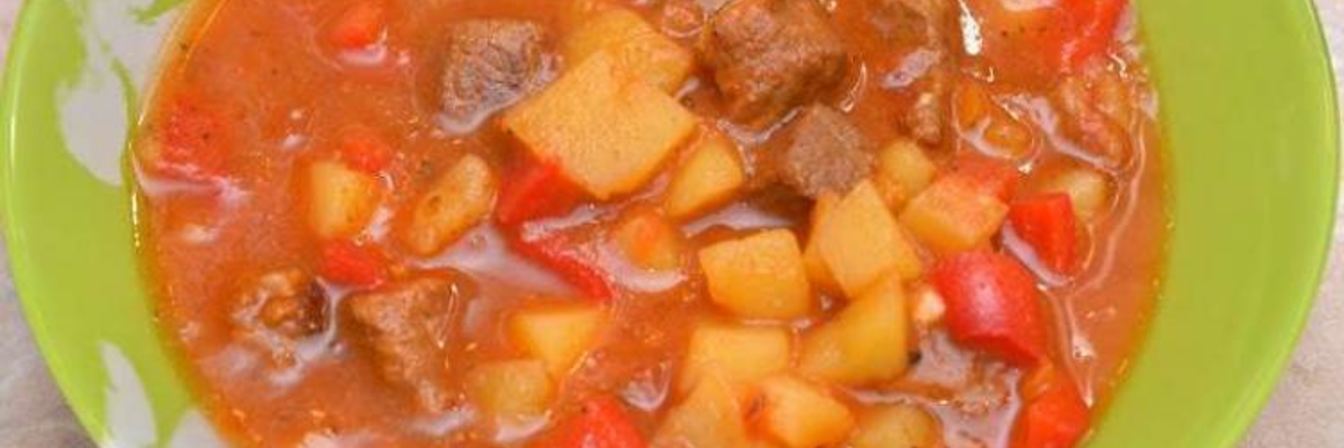 Гуляш из говядины в мультиварке