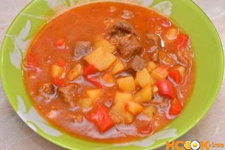 Гуляш из говядины в мультиварке