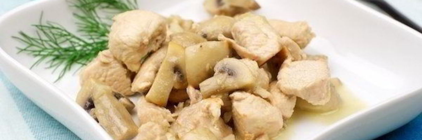 Гуляш из индейки с грибами