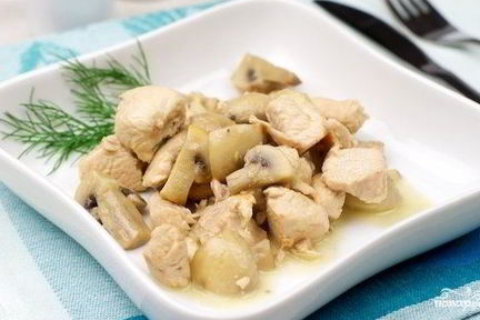 Гуляш из индейки с грибами