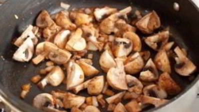 гуляш из индейки с грибами