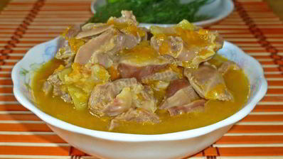 гуляш из куриных желудков