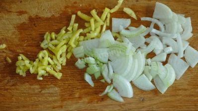 гуляш из куриных желудков