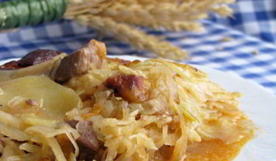 Рецепт гуляша из квашеной капусты под картофельным гратеном