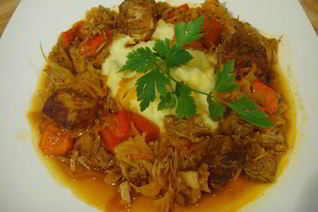 Гуляш с квашеной капустой