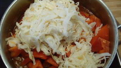 гуляш с квашеной капустой