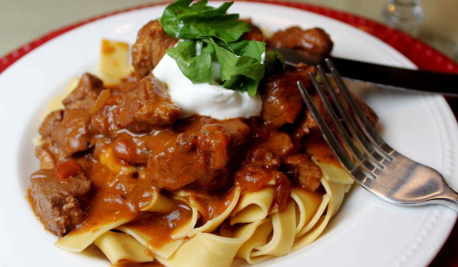 Рецепт гуляша с макаронами