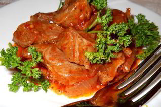 Гуляш телячий в томатном соусе