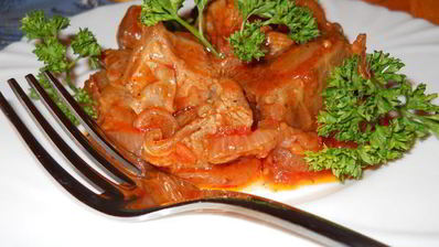 гуляш телячий в томатном соусе