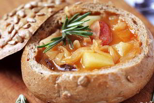 Гуляш в хлебе