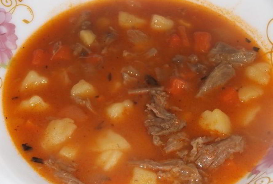 Суп-гуляш с шеей индейки