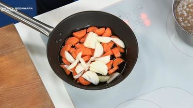 фалафель в пите с соусом гуакамоле и овощами