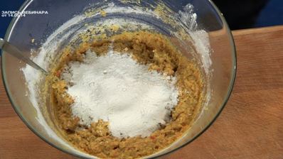 фалафель в пите с соусом гуакамоле и овощами