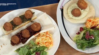 фалафель в пите с соусом гуакамоле и овощами