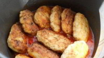 котлеты из куриного фарша с капустой, тушенные в томате