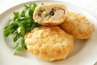 Куриная отбивная котлета с пикантной начинкой