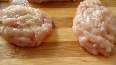 куриная отбивная котлета с пикантной начинкой