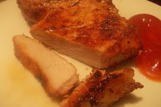 Свиная котлета на кости на костре