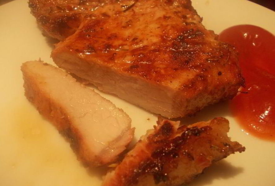 Свиная котлета на кости на костре