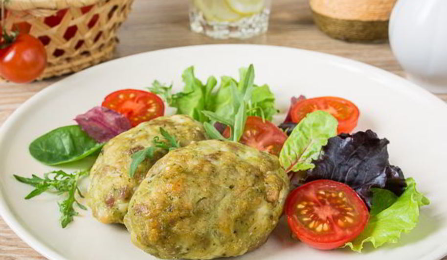 Рецепт запеченных куриных котлет с песто