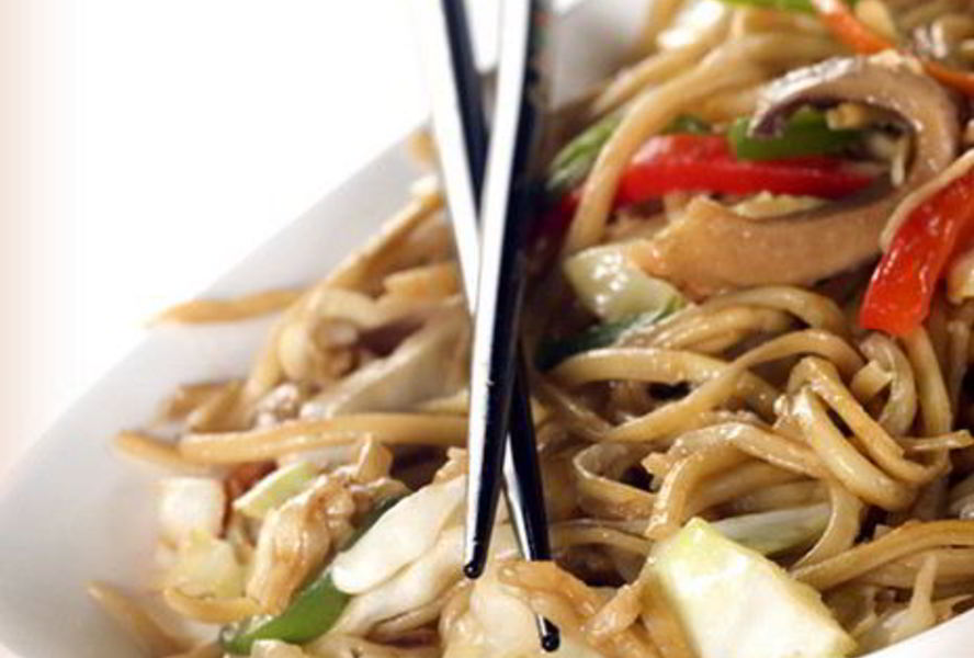 Лапша с курицей и овощами stir fry