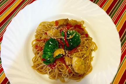 Лапша с курицей и овощами