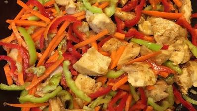 лапша с курицей и овощами