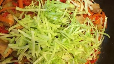 лапша с курицей и овощами