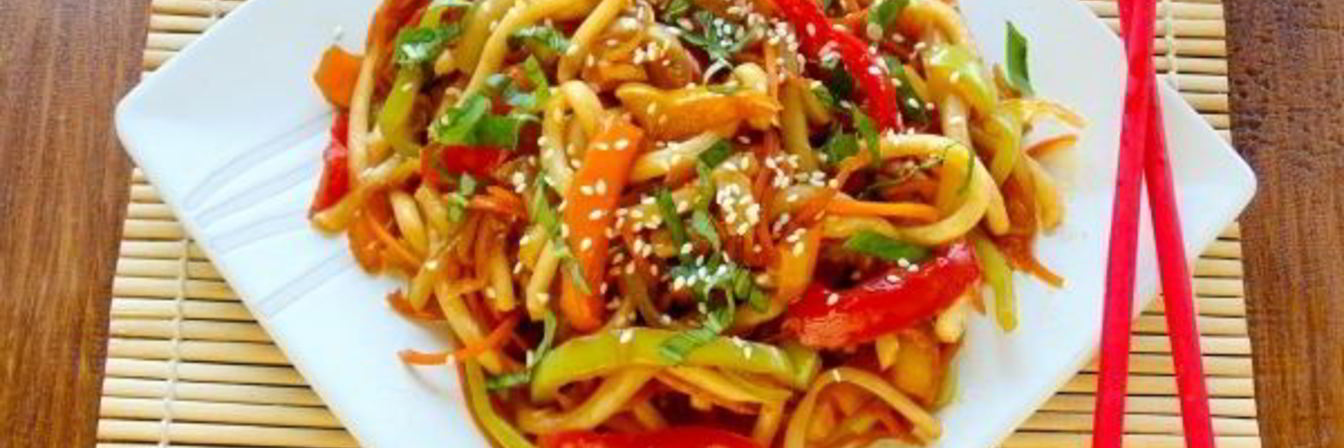 Лапша удон с кальмаром и овощами