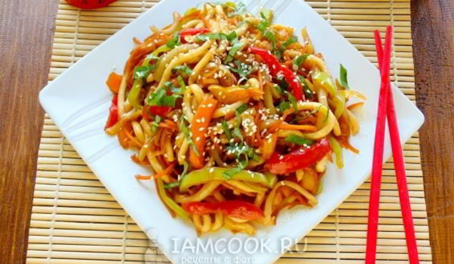 Рецепт лапши удона с кальмарома и овощами