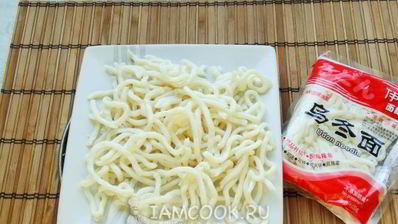 лапша удон с кальмаром и овощами