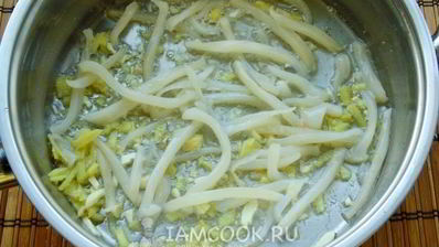лапша удон с кальмаром и овощами